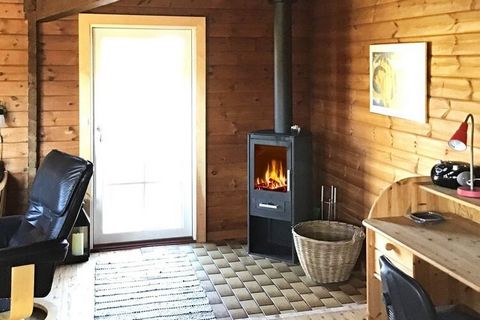 Casa de campo de gran altura con sauna en un entorno pintoresco en Bolilmark. La cabaña está amueblada de forma acogedora y se encuentra en una parcela natural en la parte norte de Rømø con el punto más alto de la isla, desde donde se tiene una vista...