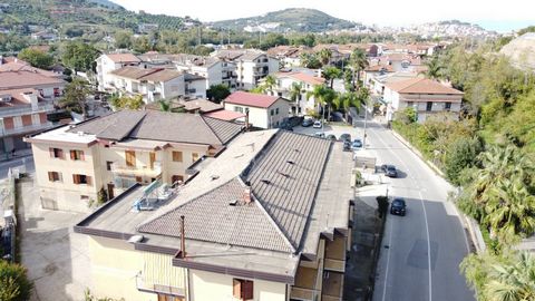 We offer for sale a large attic of about 346 square meters on the third floor of a residential building of a few residential units. The property is located in a well-served area and represents an excellent opportunity for residential renovation. The ...