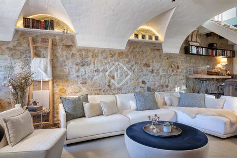 Lucas Fox presents this genuine stone house for sale in the centre of the town of Pals, Baix Empordà (Girona), built in 1889. The house is located in the heart of the historic and medieval center of this town, and only 10 minutes from the beach of Pa...