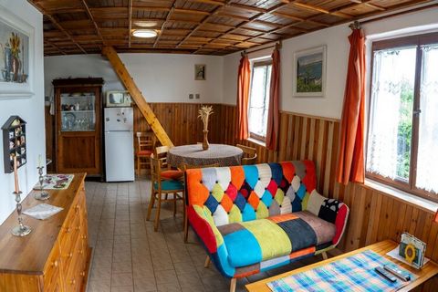 La casa de vacaciones unifamiliar Pohoda, que admite mascotas, para un máximo de 4 personas, ofrece 2 amplios dormitorios, una cocina bien equipada y una sala de estar. Se encuentra en el borde de la reserva natural del Bosque Pürglitzer en el pequeñ...