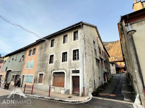 TO DISCOVER The ADN Immo agency offers you this pretty 18th century building to be completely rehabilitated. It consists of two adjoining village houses of 300 and 100 m2 respectively. Centrally located. In the centre of the village. A stone's throw ...