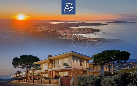 In Palau, one of the most exclusive and evocative places in Sardinia, we present a wonderful terraced villa with sea view. The golden sandy beaches are just a short walk away, offering the opportunity to dive into the crystal clear waters, with turqu...