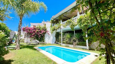 ¡Descubre esta impresionante villa renovada que está a la venta en el asombroso entorno de Atajate! Situada a solo 29 minutos de Ronda y a 1 hora y 15 minutos de Marbella, esta maravillosa propiedad se encuentra en una extensa parcela de 1.236 m2 y c...