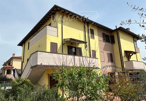 CASTIGLIONE DEL LAGO (PG): Recently built independent flat on the first floor of about 73 sqm comprising living room with kitchenette, hallway, double bedroom, small bedroom, bathroom with shower and storage room. The property includes basement garag...