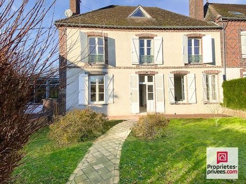 Live the dream of a natural escape in this elegant mansion, nestled in a charming village, a few steps from Joigny, only 1h30 from Paris, easily accessible by the A6 (exit 18 only 15 km away). . From the moment you cross the threshold, an invitation ...