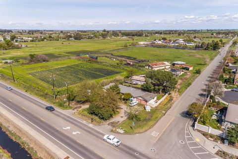 Transform this residence into your dream home, where you can farm & grow your own food and raise your own animals. With the capability to add an ADU or capitalize on its potential by subdividing to 2.5 acre lots (minimum size requirements) and possib...