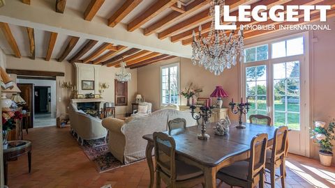 A28085ANF37 - Located 5 minutes from Saint-Nicolas-de-Bourgueil and its AOC vineyards, this Charming longére has been renovated to a high standard and offers 3 bedrooms, 3 bathrooms, a guest house with a further 2 bedrooms and a lovely garden. The ar...