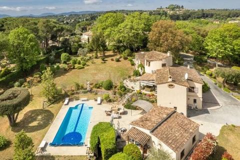 A very quiet and private location boasting views to the Alpes and sea-view. An impressive driveway leads up to the villa situated at the very end of a private domain. Upon entering the villa, one arrives into a bright hallway. The authentic Provencal...