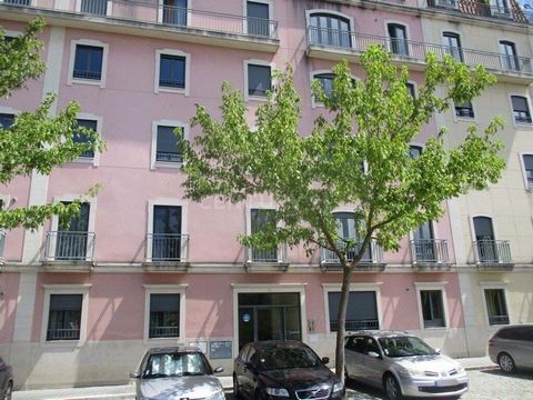Excellent opportunity to purchase this 2 bedroom apartment with an area of 94 square meters, located in Oliveira do Douro (Empreendimento Quinta da Seara), Vila Nova de Gaia, district of Porto. Located in a quiet residential area, the property is clo...
