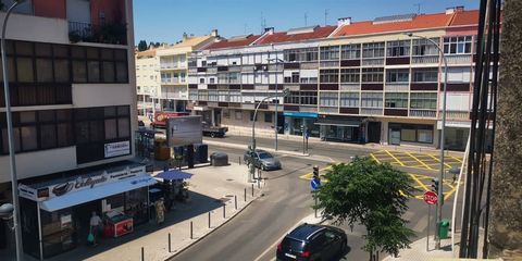 (FOTO REPORTAGEM PARA BREVE) Apartamento T2 COM ARRENDAMENTO Sala com acesso a varanda. Cozinha com despensa e marquise. Wc completo com base de duche. Arrecadação. Inserido no 2º andar sem elevador. Local tranquilo e numa das melhores avenidas, pert...