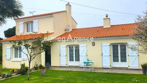 A beautiful family nestled in peace between Talmont and Port Bourgenay. Eric Landreau, megAgence consultant in Les Sables d'Olonne offers you this scalable, non-detached house of 145 m2 on 1500 m2 of wooded land, suitable for swimming pool and builda...