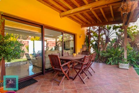 Located in Trapiche, this holiday home features a terrace. This 4-bedroom house is 26 mi from Playa del Ingles. Free WiFi is provided and free private parking is available on site. The kitchen comes with an oven and a microwave, as well as a coffee m...