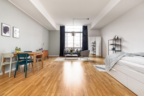 Overview - Free bi-weekly apartment cleaning included! - Spacious loft apartment with a high ceilings - In a beautifully restored red brick building - Located on the energetic and lively Chausseestraße - Very close U-Bahn (Naturkundemuseum station) a...
