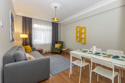 Centrally Located, Cozy Home Design, fully furnished and comfortable 2 Bedroom apartment with a king bed and a dedicated working space in a calm and friendly neighborhood in Kadiköy. Surrounded with cafes, pubs, restaurants and steps away from all ki...