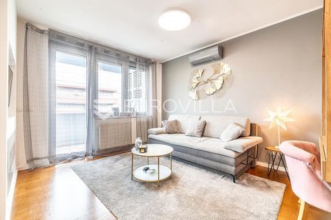 Zagreb, Središće/Bundek, nicely decorated two-room apartment in a great, new building with an elevator. The apartment consists of an entrance hall, a kitchen and a living room with access to a large loggia, a bedroom and a bathroom. The apartment has...