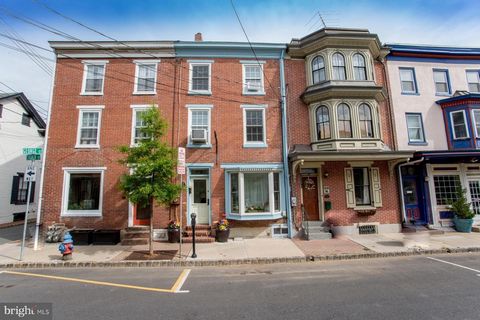 Unique opportunity to own a residential/commercial property in the heart of Lambertville's coveted downtown district. Currently used solely as a residence, it could easily accommodate a storefront or artist studio on the first floor with its own entr...