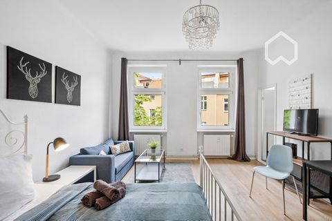 /// THIS APARTMENT HAS BEEN PERSONALLY VERIFIED AND IS MANAGED DIRECTLY BY THE WUNDERFLATS PLUS TEAM /// Embark on the allure of minimalist city living in this serene 1-room apartment, a peaceful retreat amidst the urban buzz. Infused with natural li...
