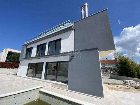 Location: Istarska županija, Rovinj, Rovinj. ISTRIA, ROVINJ - detached exclusive villa - new building with swimming pool! OPPORTUNITY!! The detached exclusive villa consists of three above-ground floors and a basement with a total usable net living a...