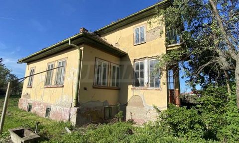 SUPRIMMO Agentur: ... Wir präsentieren zum Verkauf ein Haus mit unverwechselbarer Architektur aus dem Ende des letzten Jahrhunderts, das sich im Dorf Kutovo befindet. Das Haus befindet sich auf einer Etage mit einer bebauten Fläche von 97 m², verteil...