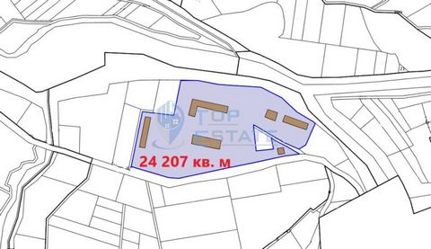 Top Estate Real Estate offers you a large plot of land with buildings in the village of Maryan, Veliko Tarnovo region. The village of Maryan is located at an altitude of 300 m above sea level and 8 km east of the town of Elena. The offered property h...