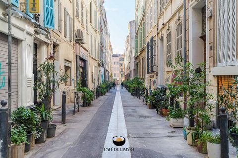 * * * UNDER OFFER * * * The Café de l'immo offers you this nice type 2 located rue Chateauredon. In a neat street in the Noailles district, this apartment has been completely renovated, while retaining its character. Located on the 2nd floor, it cons...