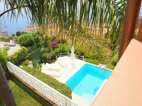 In a secluded estate near Monaco, two 400 m2 semi-detached villas with pool and pool house and panoramic sea views. Divided over three levels and served by elevator, each comprises a living room, dining room with fireplace opening onto a sea-view ter...