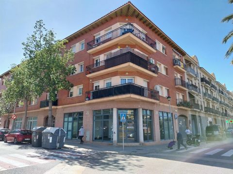1. Apartment → Apartment in El Vendrell area El Puig, 97m2 of useful area, 7 m2 of terrace, 3500 m. from the beach, 3 double bedrooms, a bathroom, a toilet, property to move into, kitchen only furniture, interior carpentry of wood, northeast orientat...