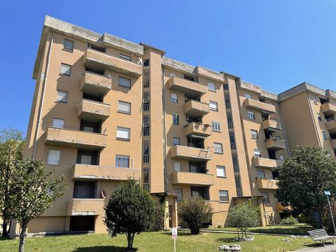 A stone's throw from the main services and a few minutes from the center of Spoleto, we offer for sale an apartment located on the fifth floor with lift. The housing unit, characterized by a splendid panoramic view, consists of a living area with a l...