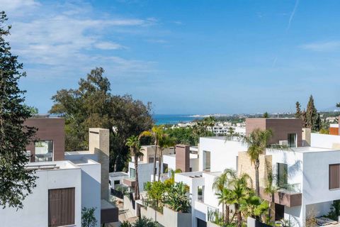 Brand new villa in Marbella Centro for sale. Discover this exclusive villa in the heart of Marbella Centro, in a private urbanization perfectly located to guarantee privacy and security at less than 10 minutes walking distance to Marbella's Paseo Mar...