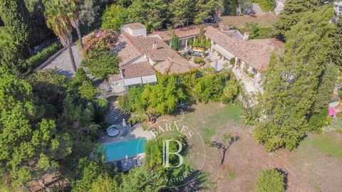 SOLE AGENT- Discover the charm of this Florentine-style villa, dating back to the early 20th century, nestled on a vast plot of 3,555 m² adorned with an olive grove and a swimming pool. This single-story property of 320m² boasts a total of 5 bedrooms...