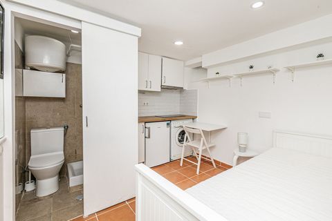 Welcome to your cozy retreat in the heart of Lisbon's vibrant city center! Nestled between the Avenida and Restauradores metro stations, our studio offers the perfect blend of comfort and convenience for your stay. Just a quick 5-minute stroll from e...