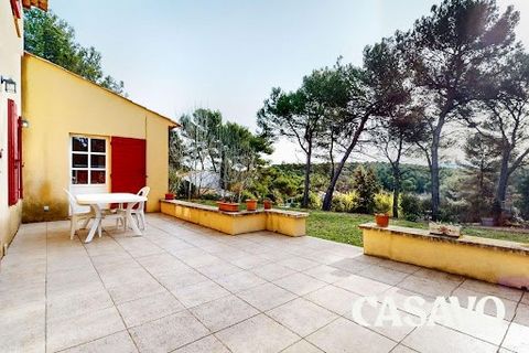 Casavo vous propose à la vente en co-exclusivité cette jolie maison provençale de 8 pièces de 2008, d'une surface de 248m² édifiée sur un terrain de 4000m2, située à Venelles, à 10km du centre d'Aix-en-Provence. Elle se décompose actuellement en 2 lo...