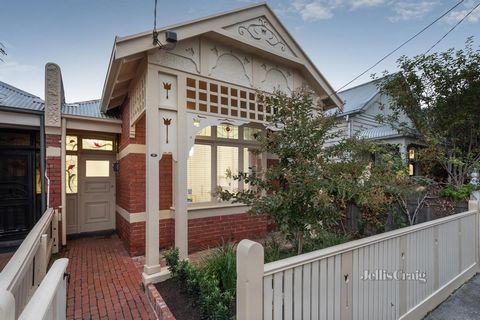 Set among a quaint array of heritage homes with Swan Street’s celebrated shopping, restaurants, and pubs just steps away, this tastefully renovated Edwardian finds a graceful balance between classic and contemporary. Prefaced by original, leadlight w...