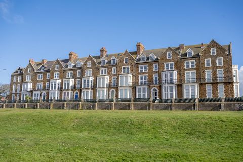 In the Victorian town of Hunstanton in an exclusive seafront location, this first floor flat offers breathtaking views of the sea and the Wash across the Esplanade Gardens and along the promenade to the town’s famous red and white striped cliffs. Pre...