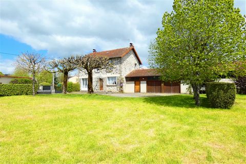 Aurillac, 10 km. On 1700 M2 of enclosed and wooded land, beautiful Auvergne STONE house comprising 1 living room with insert fireplace, 1 equipped kitchen, 3 bedrooms (4 possible), 1 shower room, 1 bathroom, 2 toilets, 1 laundry room, 1 cellar, 2 gar...
