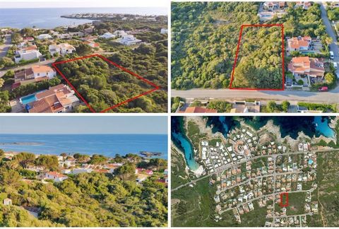 Solar for sale in Ciutadella (Menorca) with sea view, 1149 plot size, urban qualification (urban) development potential 25%.