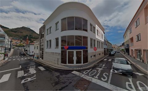 Located in Machico. Nice 2 bedroom apartment, in the center of the city of Machico. The apartment has an excellent location in the city of Machico, as it is a stone's throw from everything you need, being a good investment for local accommodation in ...