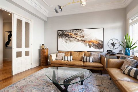 This is an elegant three-bedroom apartment recently renovated in 2019 in a building dating back to the early 1940s; restored with great care by its owners to its original splendour, it measures 156 m² with a good layout. The apartment is located on a...