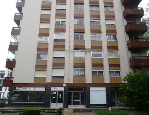 ## New rental with average yield of 5% ## 3 bedroom apartment with an area of 121 square meters, located in Santa Marinha, in Vila Nova de Gaia, district of Porto. Located in a consolidated residential area, close to shopping, services, schools and p...