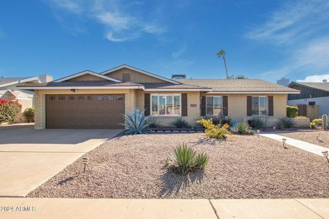 Picture perfect property looking for its new owner! Welcome to 1507 East Palmcroft Drive, located in the heart of Tempe. This home has been impeccably updated with luxury vinyl flooring and new paint throughout. When you step inside, you'll be greete...