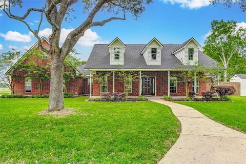 Here it is! This custom built home has been loved on by only one owner and is on 8.5 acres with easy access to I-10 and local schools and businesses. The home features 3 bedrooms and 3 full baths downstairs, including TWO primary suites. Cathedral ce...