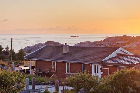 Great cabin/holiday home with good quality and a panoramic view of the sea. Perfect for anyone who wants peace and quiet as well as great fishing holidays at the historic fishing village of Skudeneshavn. The holiday house can be rented together with ...