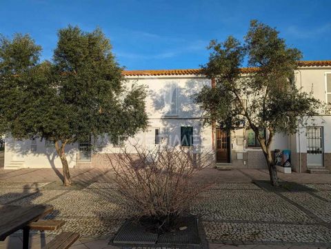 This small 2 bedroom semi-detached house is located within Castro Marim, in a central and unobstructed area, with access by a pedestrian road. In addition to the interior space, the villa also has a patio at the back and a terrace on the upper floor,...