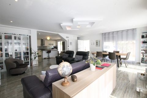 Dpt Eure et Loir (28), à vendre LE COUDRAY maison P5 de 136,43 m² - Terrain de 194,00 m²