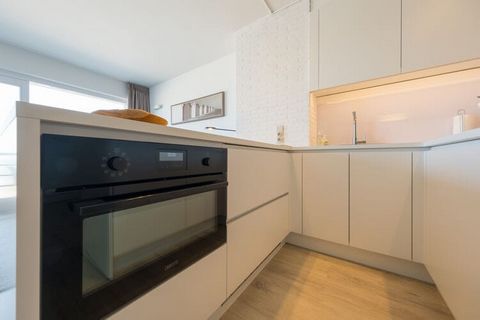 Studio located on the 4th floor and equipped with a sofa bed (2 persons) and a closet bed (2 persons).  There is also a cosy living room, which has full-width wall-to-wall windows, opening onto the sun-facing terrace, which offers a magnificent sea v...