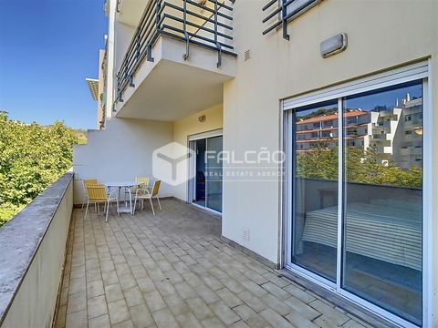 2 bedroom apartment for sale. Right on Avenida da Liberdade in Albufeira, 500 meters from the beach, we have a fantastic apartment for sale. Comprising two bedrooms, one en suite, both with built-in wardrobes and access to a large balcony. Equipped k...