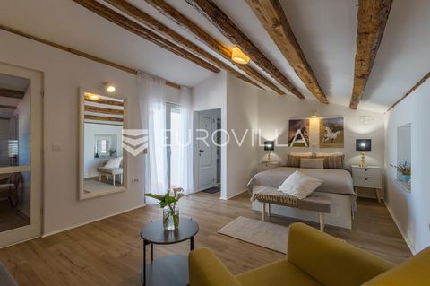 In the very center of Rovinj is this charming one-room apartment with a terrace that offers a magical view of the sea coast and Rovinj. The apartment has an area of 41 km2 and consists of a large room that serves as a living room and bedroom, a wardr...