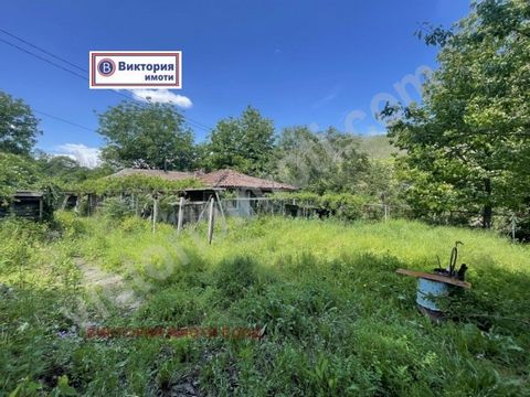 Prisovo village Victoria properties presents to you a plot of land with an old house for sale in one of the most preferred villages on the first line to Veliko Tarnovo, namely the village of Prisovo. The place has an area of 1482 sq.m., has a well, g...