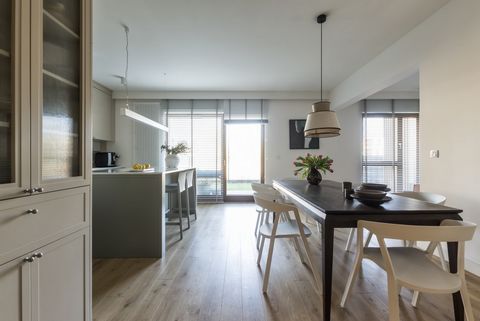 Mam przyjemność zaprezentować elegancki, komfortowy apartament klasy premium, o powierzchni 88 m2, zlokalizowany w jednej z najnowocześniejszych i najmodniejszych dzielnic Warszawy – w Miasteczku Wilanów. Inwestycja Infinity w której znajduje się apa...