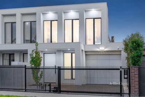 A stunning note of distinction for Bentleigh East, this sophisticated four bedroom plus study three bathroom family sensation raises the calibre in every way. Hi tech with keyless entry to the gate and front door, this striking residence features an ...